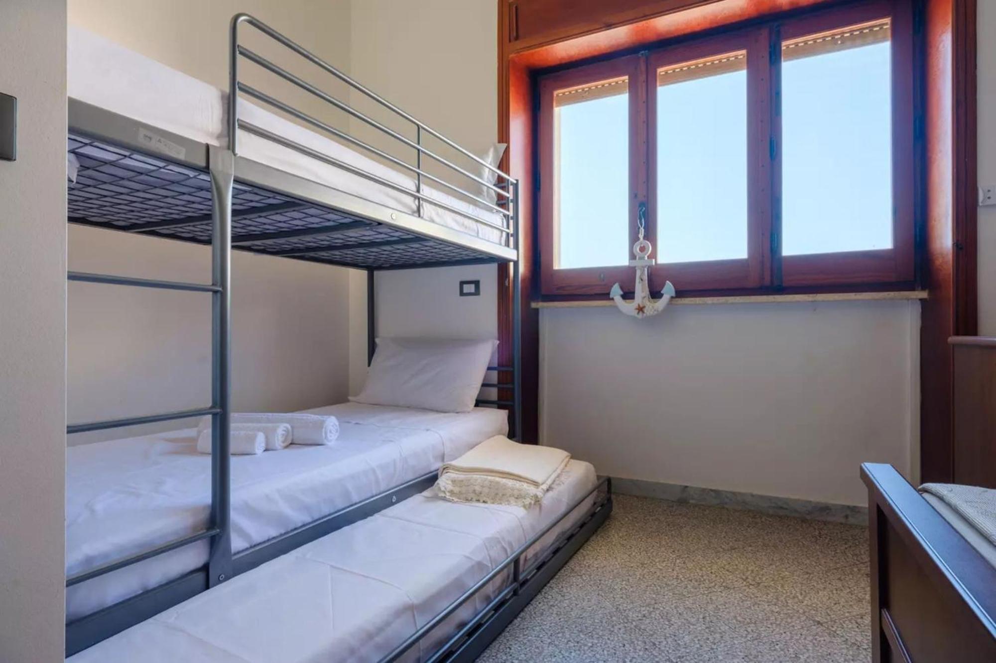 Emerald Residence Sleeps 12 With Sea View 切萨雷奥港 外观 照片