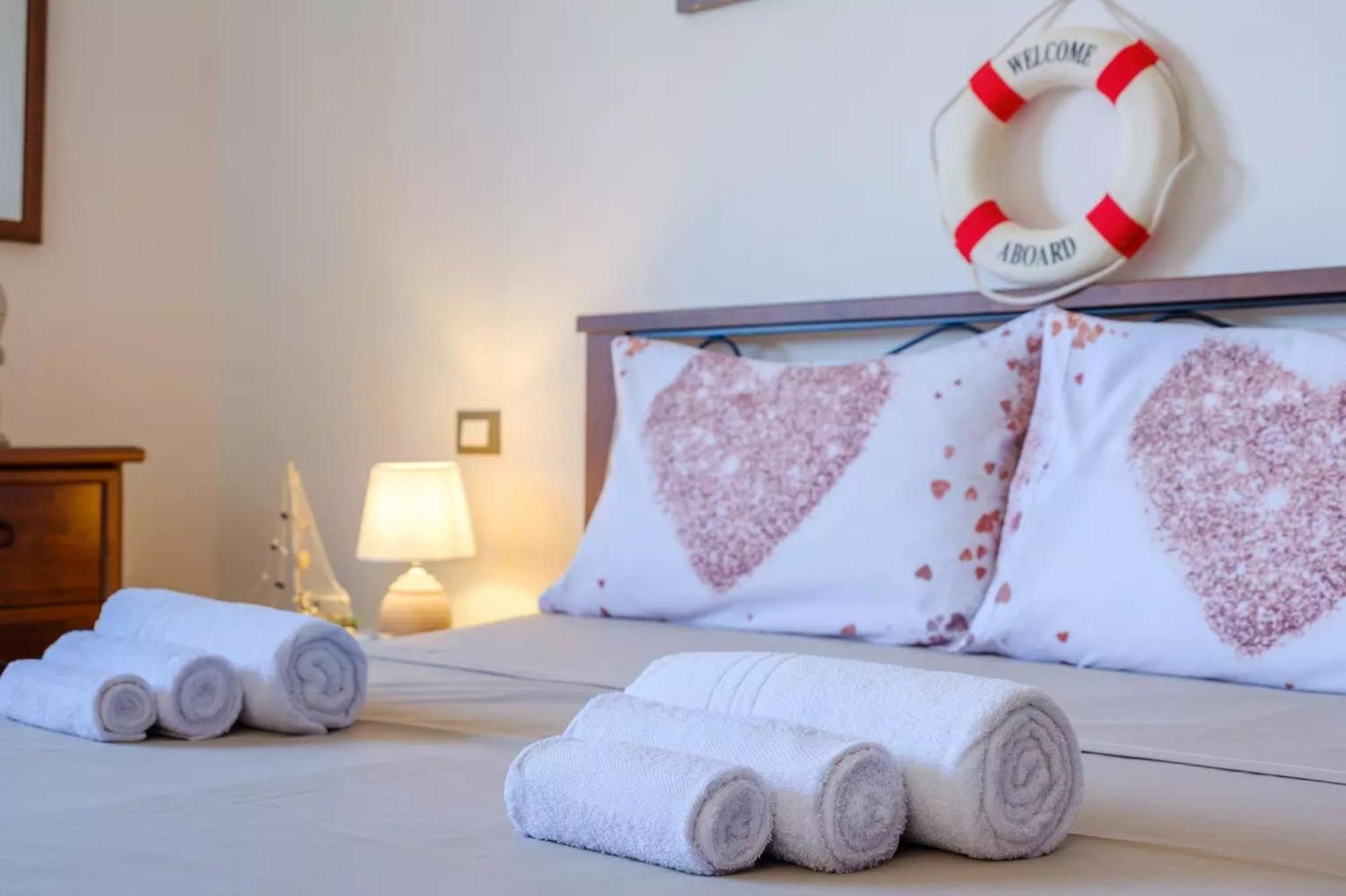 Emerald Residence Sleeps 12 With Sea View 切萨雷奥港 外观 照片
