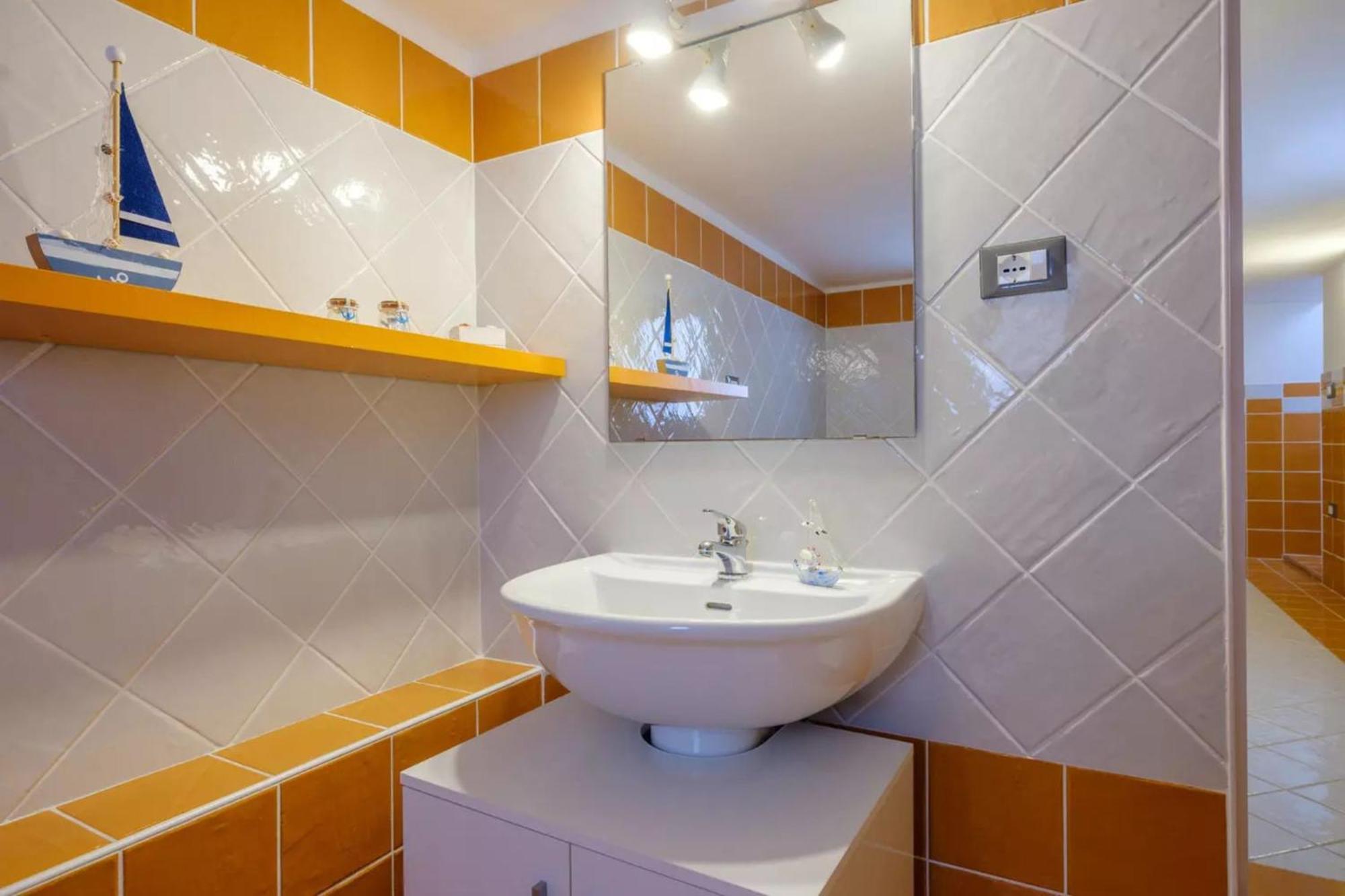 Emerald Residence Sleeps 12 With Sea View 切萨雷奥港 外观 照片
