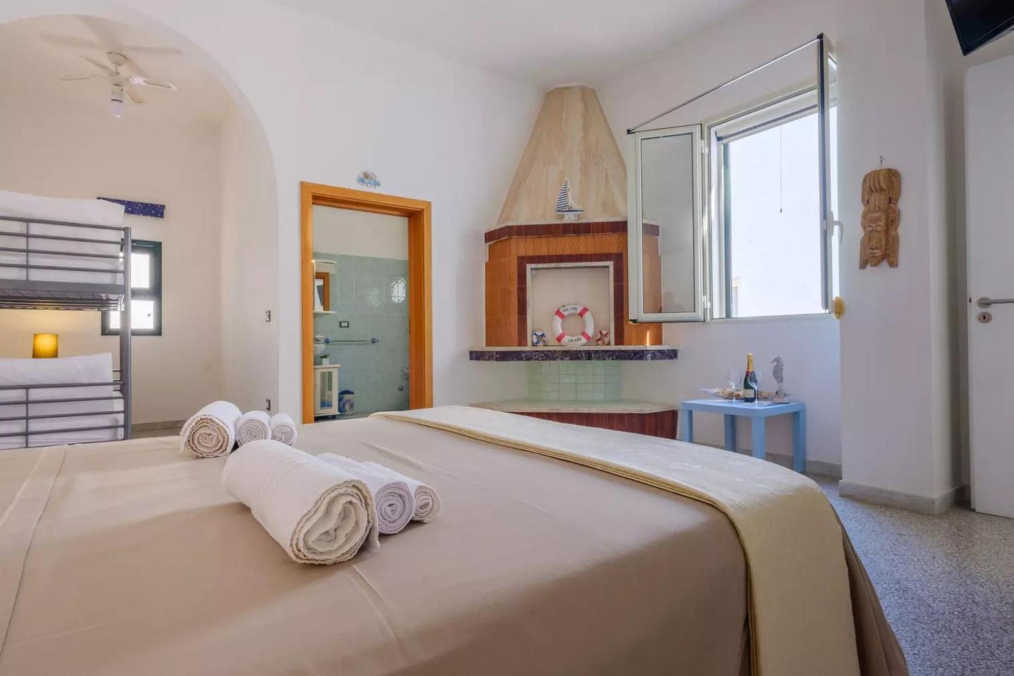 Emerald Residence Sleeps 12 With Sea View 切萨雷奥港 外观 照片