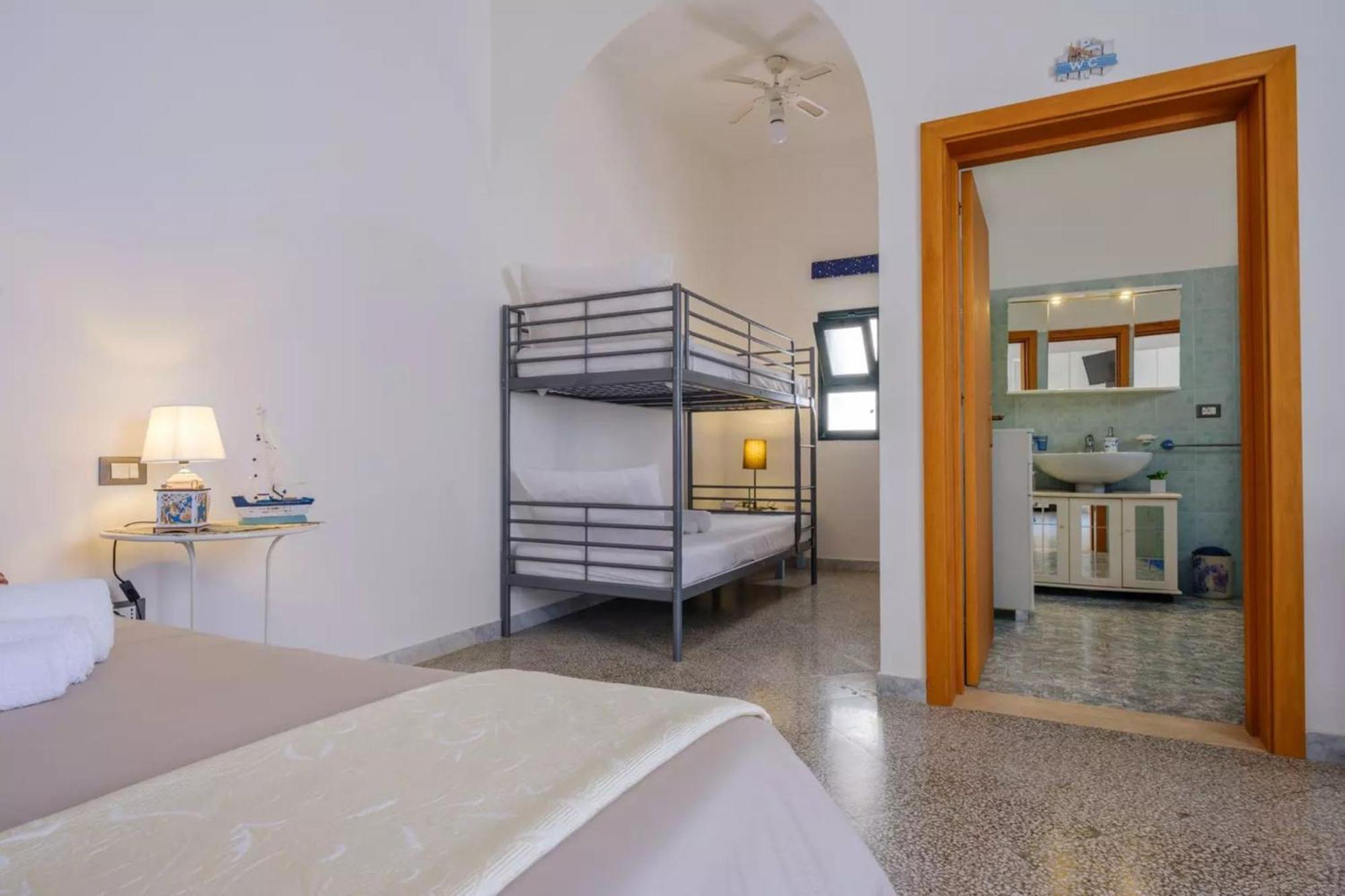 Emerald Residence Sleeps 12 With Sea View 切萨雷奥港 外观 照片