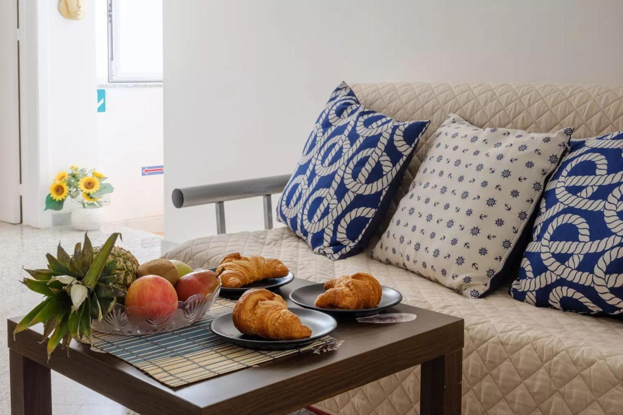 Emerald Residence Sleeps 12 With Sea View 切萨雷奥港 外观 照片